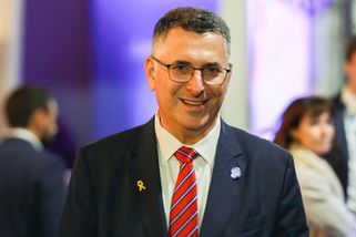 Izrael chce průmyslovou výrobu v Česku. Firmy se mohly přetrhnout, abych je vzal s sebou do Prahy, řekl Novinkám ministr Saar - Novinky